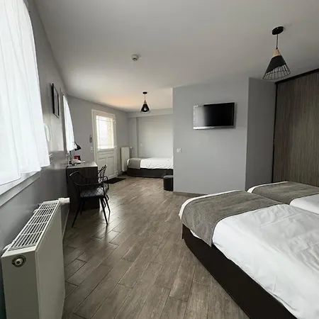 Les Treize Assiettes - & Restaurant 3* Le Val-Saint-Père