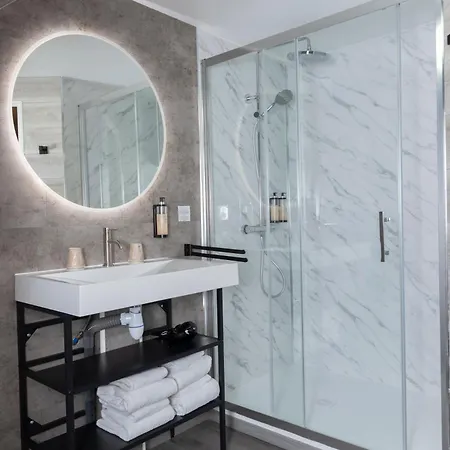 Hotell Les Treize Assiettes - & Restaurant 3*