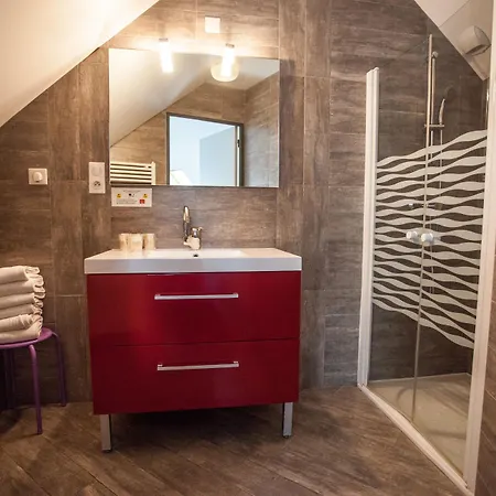 Les Treize Assiettes - & Restaurant Hotell Le Val-Saint-Père