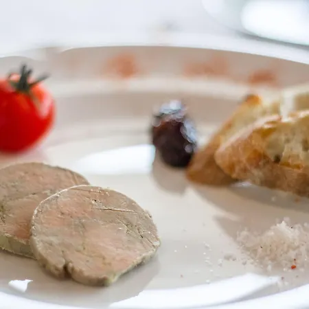 Les Treize Assiettes - & Restaurant Le Val-Saint-Père