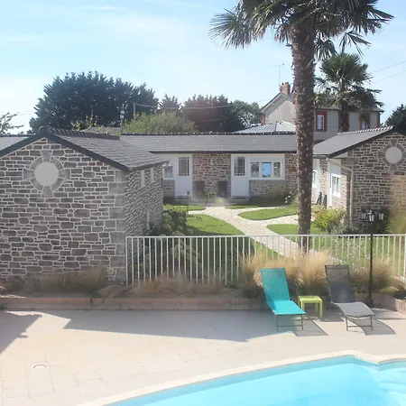 Hotell Les Treize Assiettes - & Restaurant Le Val-Saint-Père