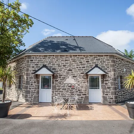 Les Treize Assiettes - & Restaurant 3* Le Val-Saint-Père