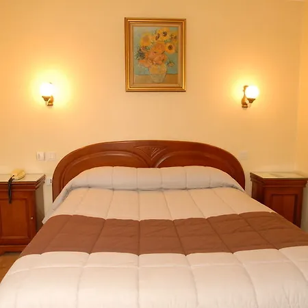 Les Treize Assiettes - & Restaurant 3* Le Val-Saint-Père