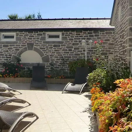 Restaurant Les 13 Assiettes Szálloda Le Val-Saint-Père