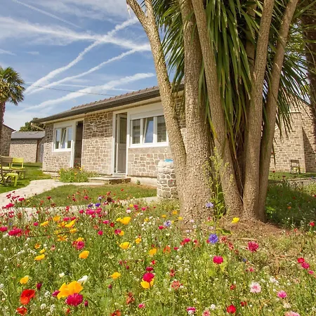 Les Treize Assiettes - & Restaurant Hotell Le Val-Saint-Père