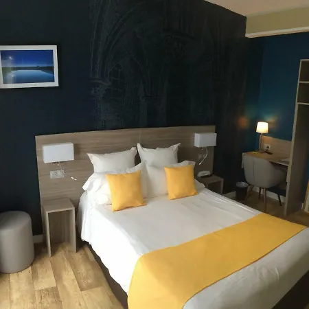 Les Treize Assiettes - & Restaurant Hotell Le Val-Saint-Père